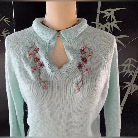 100 Acrylic Embroidered Womens Sweater Green Size Small - Picture 2 of 5
